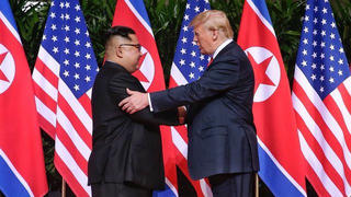 Loạt hoạt động 'ngoại giao đầu tiên' của ông Kim Jong-un chinh phục thế giới