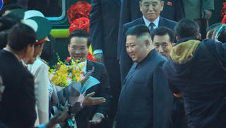 Báo giới quốc tế ấn tượng về sự chào đón của Việt Nam với Chủ tịch Kim Jong-un