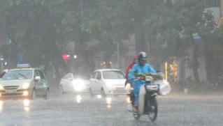 Gió mùa tràn về, miền Bắc đêm mai mưa dông, trời trở lạnh