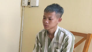 Gã trai mới lớn theo chị hàng xóm vào buồng ngủ... cướp tiền