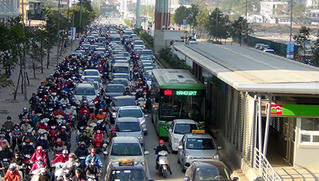 Hà Nội nghiên cứu thí điểm cấm xe máy trên đường Lê Văn Lương