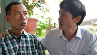 Xúc động ngày về gia đình của bệnh nhân tâm thần được bác sĩ cưu mang 26 năm