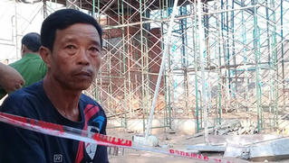 Người đàn ông thất thần kể phút suýt bị tường sập đè chết ở Vĩnh Long