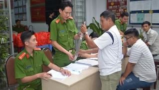 Xin cho biết thủ tục khai báo vũ khí thô sơ?