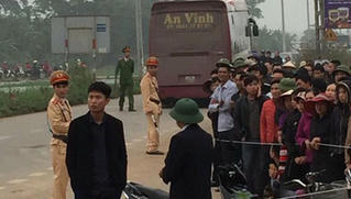 Người thoát chết bàng hoàng kể phút ô tô 'lao như tên' vào đoàn đưa tang
