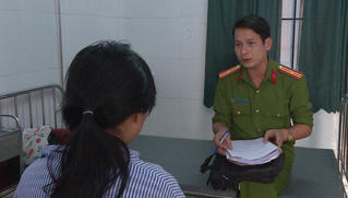 Công an xử lý thế nào vụ nữ sinh bị bạn lột quần áo, đánh hội đồng ở Hưng Yên?