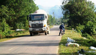 Rải đơn vu chủ tịch xã làm nhân viên có bầu