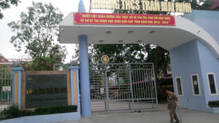 Truy nguyên nhân khiến nữ sinh lớp 8 rơi từ tầng cao nhà trường