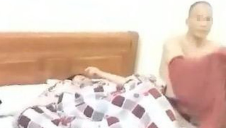 Chồng 'nữ giáo viên lõa thể chữa sốt rét cho đồng nghiệp' lại 'bức xúc'