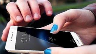 Cướp xông vào nhà giật điện thoại giữa ban ngày 