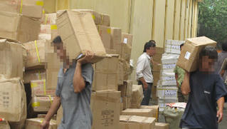 'Mặt thật' 6 gã bốc vác thuê tại khu công nghiệp, làng nghề ở Hưng Yên