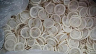Ớn lạnh trước hàng đống bao cao su giả ở TP HCM