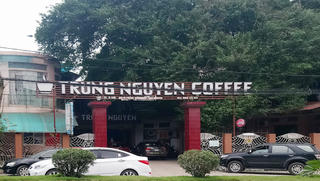 Bắt người đàn ông bắn để 'khoe' súng trong quán karaoke và nhà nghỉ