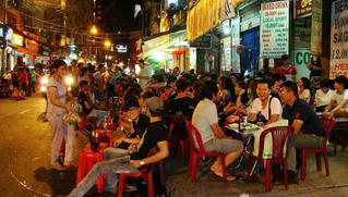Công an ra quân giành lại trật tự vỉa hè ở TP HCM