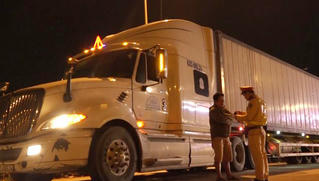 Tháng cao điểm tổng kiểm tra ô tô chở khách, xe container và xe máy