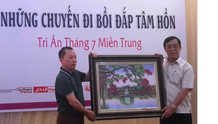 Báo Pháp luật Việt Nam sẻ chia với các hoàn cảnh khó khăn trên hành trình bồi đắp tâm hồn 
