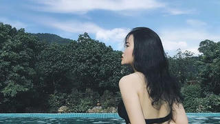 Bất ngờ trước vẻ đẹp nóng bỏng của bạn gái Đoàn Văn Hậu