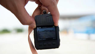 Khám phá camera tuần tra gắn ngực áo CSGT