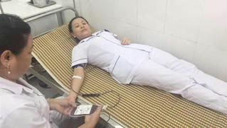 Ba điều dưỡng viên hiến máu cứu sống một sản phụ nguy kịch