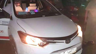 Truy bắt 2 nghi phạm cắt cổ tài xế taxi trong đêm