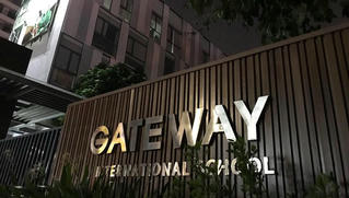 Bé lớp 1 chết vì bị bỏ quên trên xe: Trường Gateway đã nói dối?