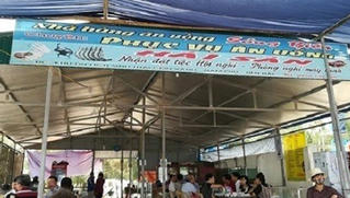 Bắt quả tang 2 cán bộ đánh bạc tại nhà hàng