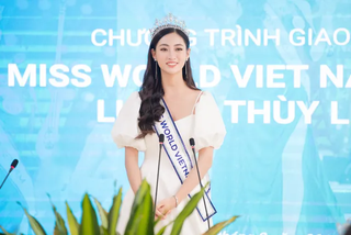 Cả trường Ngoại thương bật cười vì câu nói ngây thơ của Hoa hậu Lương Thuỳ Linh