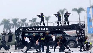 Cấm đường để Công an diễn tập chống gây rối, khủng bố tại Hà Nội