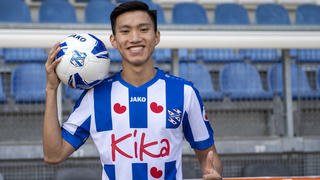 SC Heerenveen tiết lộ lương 'khủng' của Văn Hậu