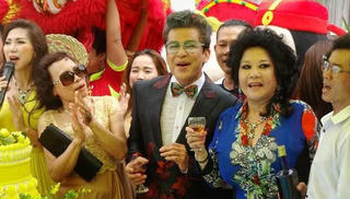 Thân thế, quyền lực 'bà trùm' 9 lần tổ chức cưới MC Thanh Bạch