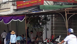 Con trai chủ tiệm vàng chết trên giường, đầu trùm nilon cổ quấn băng keo