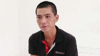 Không trộm được gì, gỡ luôn cửa nhà 'khổ chủ' bán... phế liệu