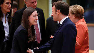 Bất ngờ thái độ Tổng thống Pháp Macron với nữ Thủ tướng xinh đẹp 34 tuổi