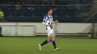 HLV Heerenveen tiết lộ lý do trao cơ hội ra sân cho Văn Hậu