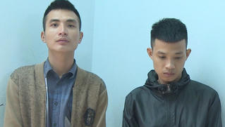 Hai thanh niên chặn đập ô tô khách làm 3 người bị thương