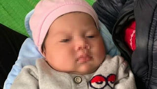 Bé gái bụ bẫm bị bỏ rơi trước cổng chùa