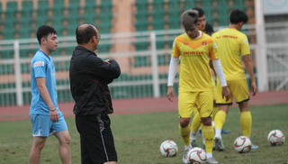 Vì sao Tấn Tài bị treo giò ở trận mở màn gặp UAE của U23 Việt Nam?