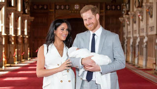 Hoàng tử Harry "lo vợ suy sụp nếu ở Anh quá lâu"