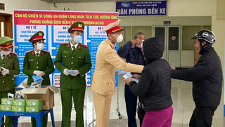 Hành động đẹp của Công an Hà Nội, TP HCM giữa dịch nCoV