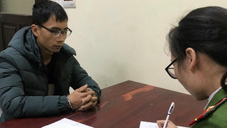 Nam thanh niên bế con sang hàng xóm rình trộm cả trăm triệu tiền, vàng