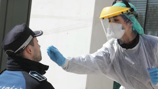 Thủ đô Tây Ban Nha trả lại 340.000 bộ kit xét nghiệm Covid - 19 của Trung Quốc 