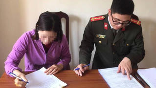 Dám nhận họp cùng Chủ tịch Chung rồi đồn nhảm 'Hà Nội sắp vỡ trận', 2 cô gái bị phạt nặng