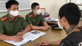 Gã trai tung tin 'hút thuốc lá điện tử chống Covid 19 - 20, ship hàng tận giường' bị phạt