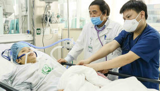 Thần kỳ cuộc chiến giành sản phụ từ 'cửa tử' tại Bệnh viện Bạch Mai trong rào cách ly