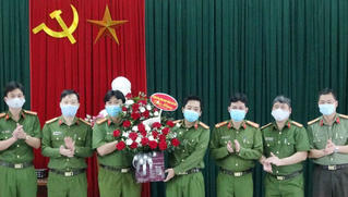 Được tặng hoa trong những sự kiện nào của ngành công an?