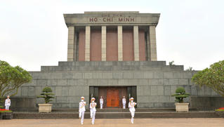 Lăng Bác những ngày tạm dừng tổ chức Lễ viếng Chủ tịch Hồ Chí Minh