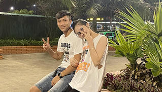 Cầu thủ Việt quấn quýt bên 'nửa kia' kỳ nghỉ lễ