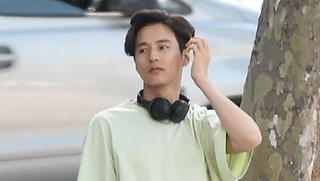 Bị chụp trộm, 'mỹ nam' Won Bin vẫn 'đốn tim' fans nữ