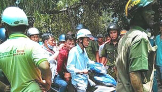 Con rể đột nhập truy sát cha mẹ vợ trong đêm rồi trốn vào lu nước