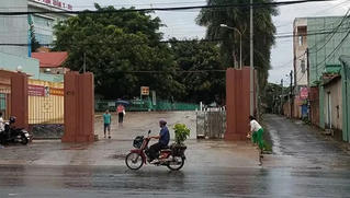 Giải cứu thiếu nữ bị trêu ghẹo, trung tá công an bị chém trọng thương